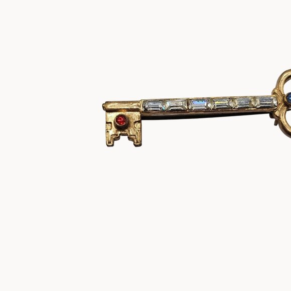 VTG Brooch Gold Tone Multi Color Rhinestone Skeleton Key Fairy Cottage Core Pin - Picture 3 of 10